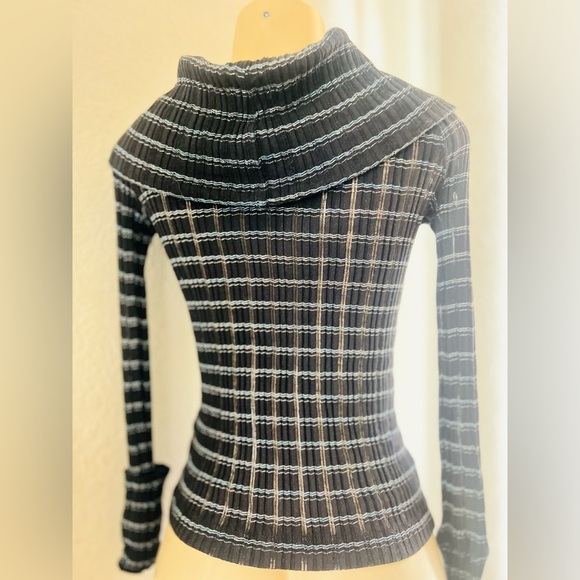 Free People Snowbunny Girlfriend off the shoulder top size med stretchy fabric - Picture 8 of 13